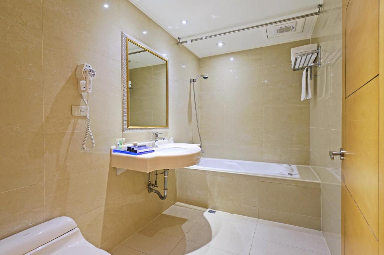 K Hotel Кийлунг Екстериор снимка